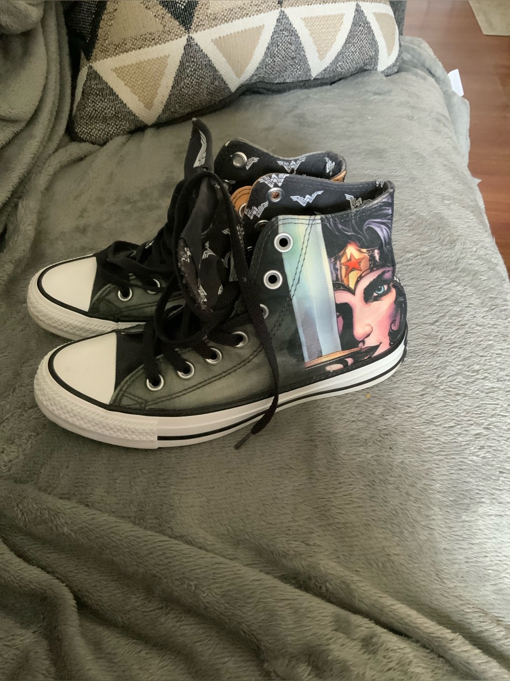 Converse Wonder  Woman sneakers